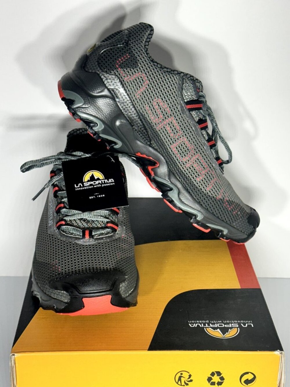 La Sportiva Women's Size 9.5+ Wild Cat Mountain Running Shoe Clay Hibiscus - NEW